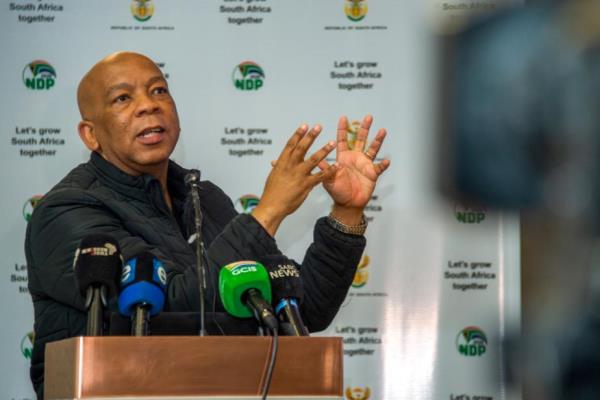 电力部长Kgosientsho Ramokgopa说，我们正在复苏