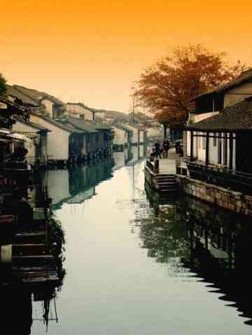 乌镇古镇：历史的回音与自然的诗篇