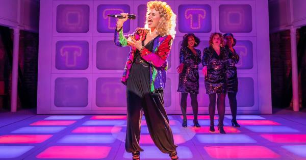 女子通过举报男友未缴税款来报复他的出轨行为