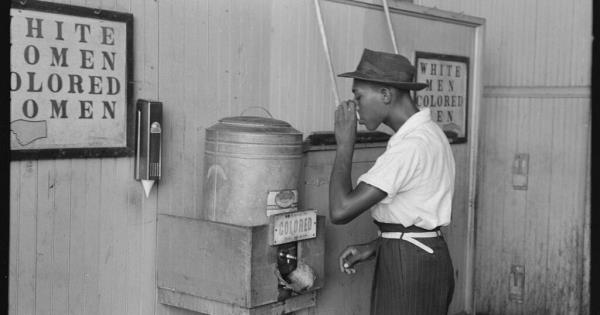 朝鲜在延坪岛附近发射了60发炮弹