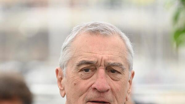 罗伯特·德尼罗因前助理的诉讼出庭作证