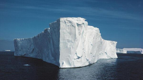 南极男子被控性侵女性“与学生一起被送到冰原”