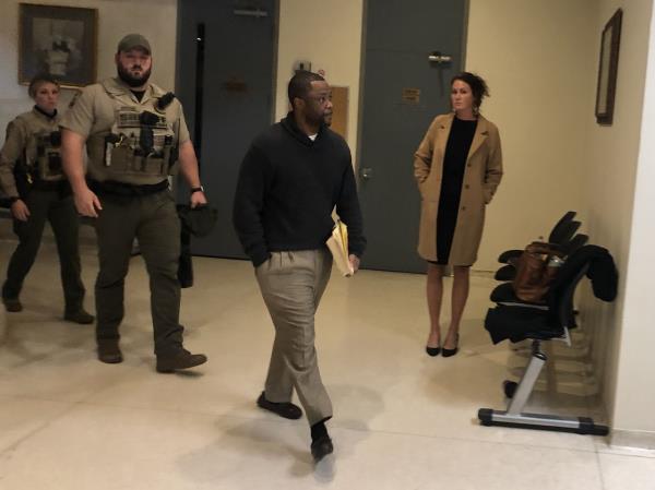 陪审团判处亨茨维尔警察比利·克拉迪三世死刑