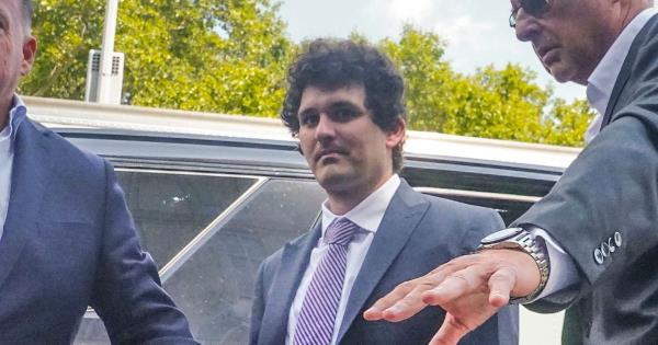 法官在审判前将FTX创始人山姆·班克曼·弗里德判入狱