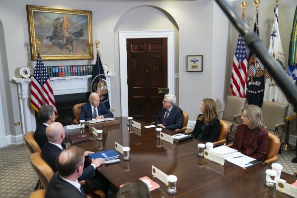 巴西纪念1月8日骚乱周年，仍处于分裂状态