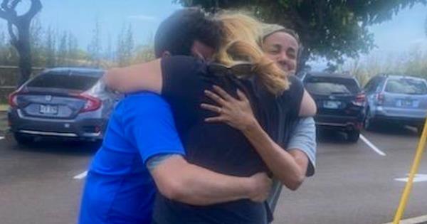 “我们必须准备好去死”：毛伊岛野火的幸存者详细描述了可怕的逃生