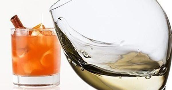 疾病控制与预防中心说，在大流行期间，与酒精相关的死亡飙升