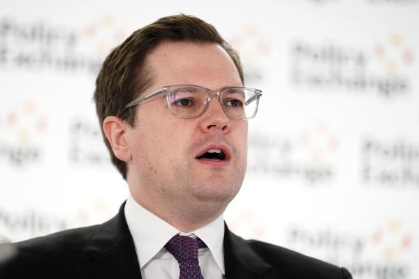 收容所的米老鼠壁画被刷掉了，因为它们不适合年龄