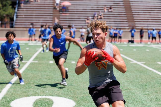 准备足球：在第二周有趣的比赛