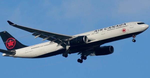 加拿大航空公司为抱怨座位被呕吐物弄脏的乘客提供靴子