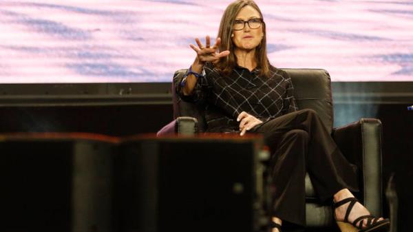 凯西·伍德继续以数百万美元的价格抛售特斯拉