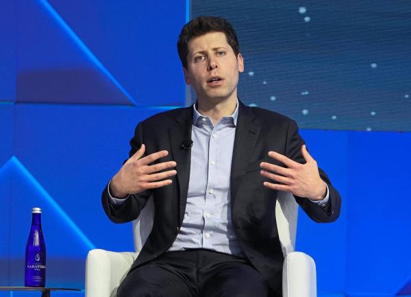 人工智能的代表人物奥特曼回来了，对权力的制衡可能会减少