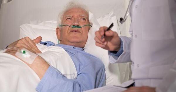 COVID-19死亡率随年龄增长而增加，男性更高