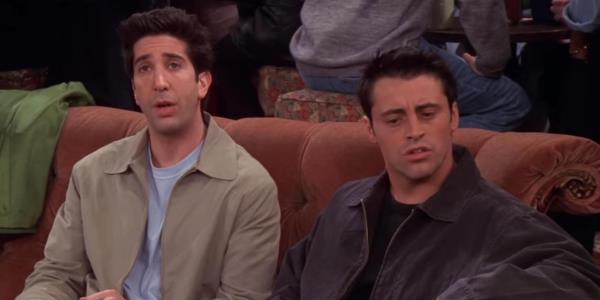 Ross (David Schwimmer) & Joey (Matt LeBlanc) sitting on the couch at Central Perk in Friends season 5, episode 20 