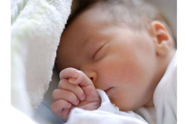 近几十年来美国早产儿死亡率的下降