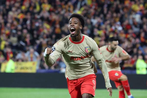 欧冠：伦斯挽回平局，曼联在最后一刻取得胜利