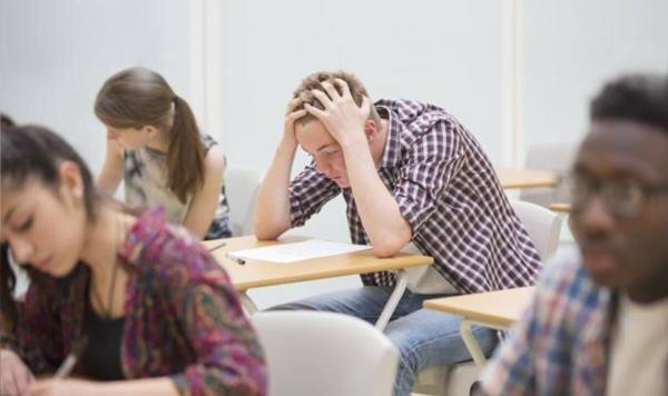 对“萎靡不振”一代学生的担忧：大流行前系统的评分回归